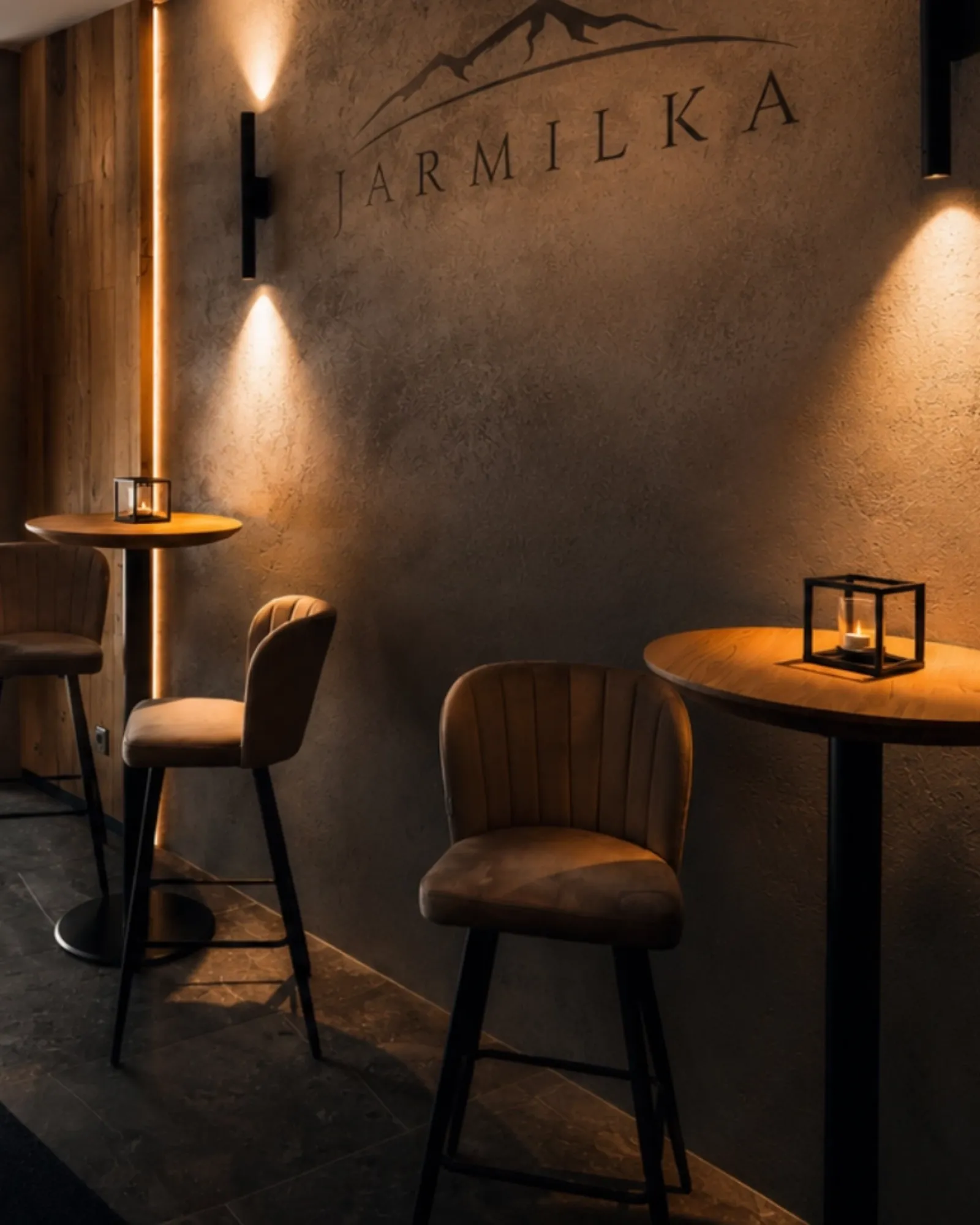 Lobby bar Jarmilky za svitu svíček